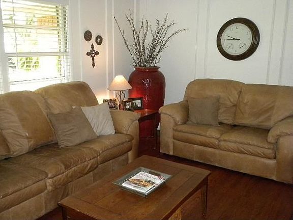 5th image of 1513 Camellia Dr