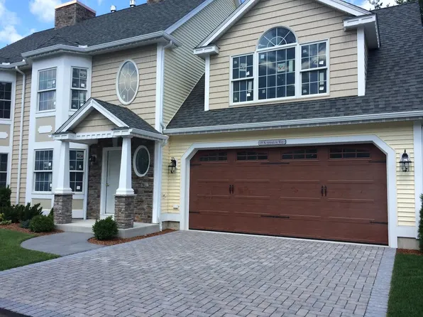 19 Kensington Way, Tewksbury, MA 01876