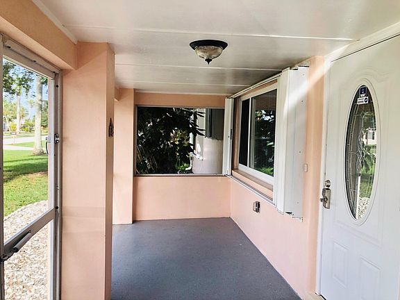2nd image of 1520 Maravilla Ave