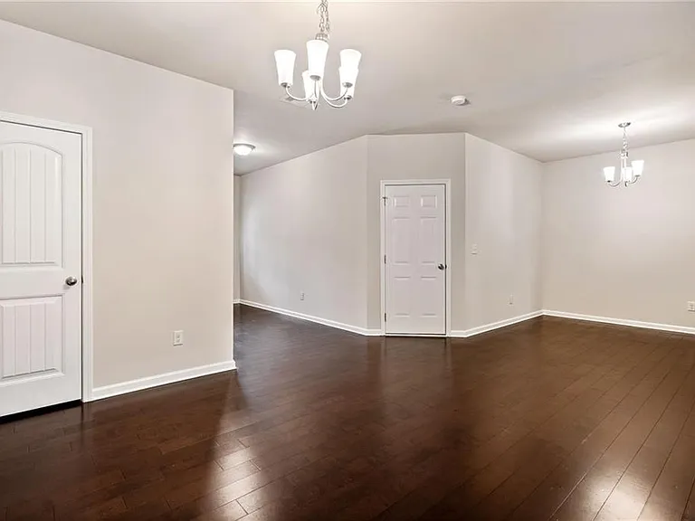 371 Franklin Ln — Photo 6