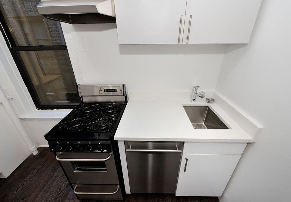 1st image of 240 W 15th St APT 15