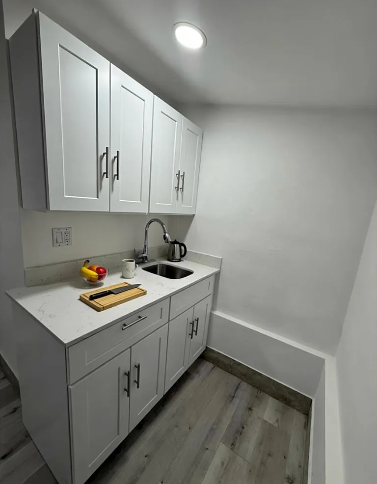 Studio, 100 sqft, $1,000 — Photo 1