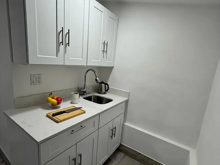 1150 W 28th St #1 — Photo 3