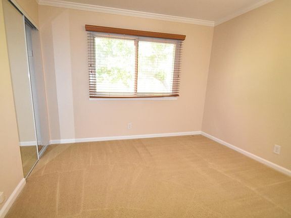 4th image of 1049 Leith Ave
