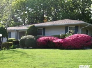 36 Ridge Dr, Plainview, NY 11803