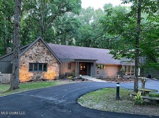 1202 White Oak Dr, Hernando, MS 38632