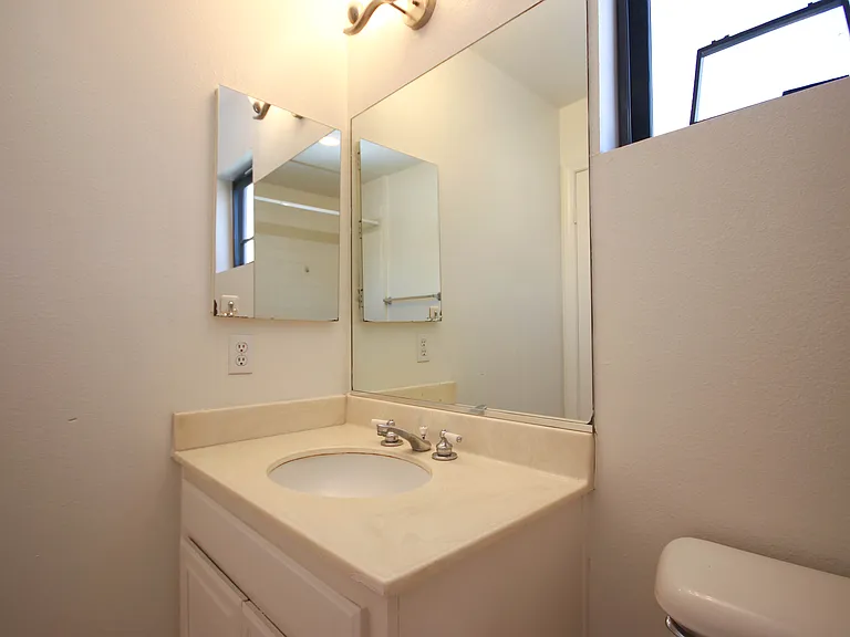 111 S Oak Knoll Ave #203 — Photo 24