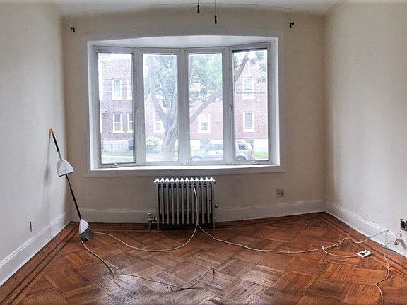 5th image of 2077 45th St