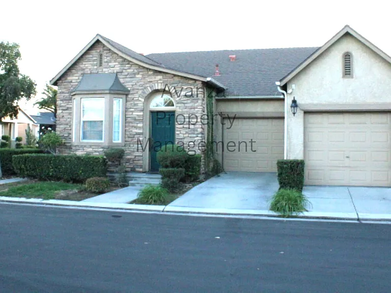4071 W Peach Tree Ln — Photo 2