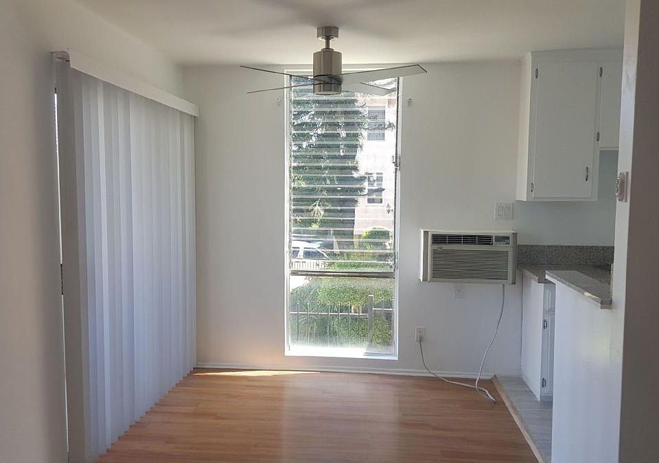 2nd image of 817 S Manhattan Pl APT 1