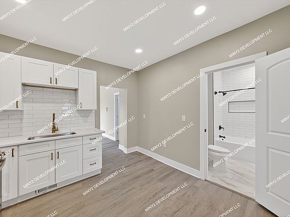 4th image of 13923 Couwlier Ave