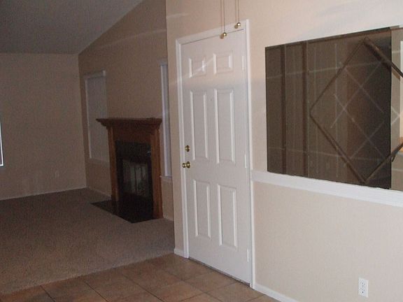 Living room/fireplace