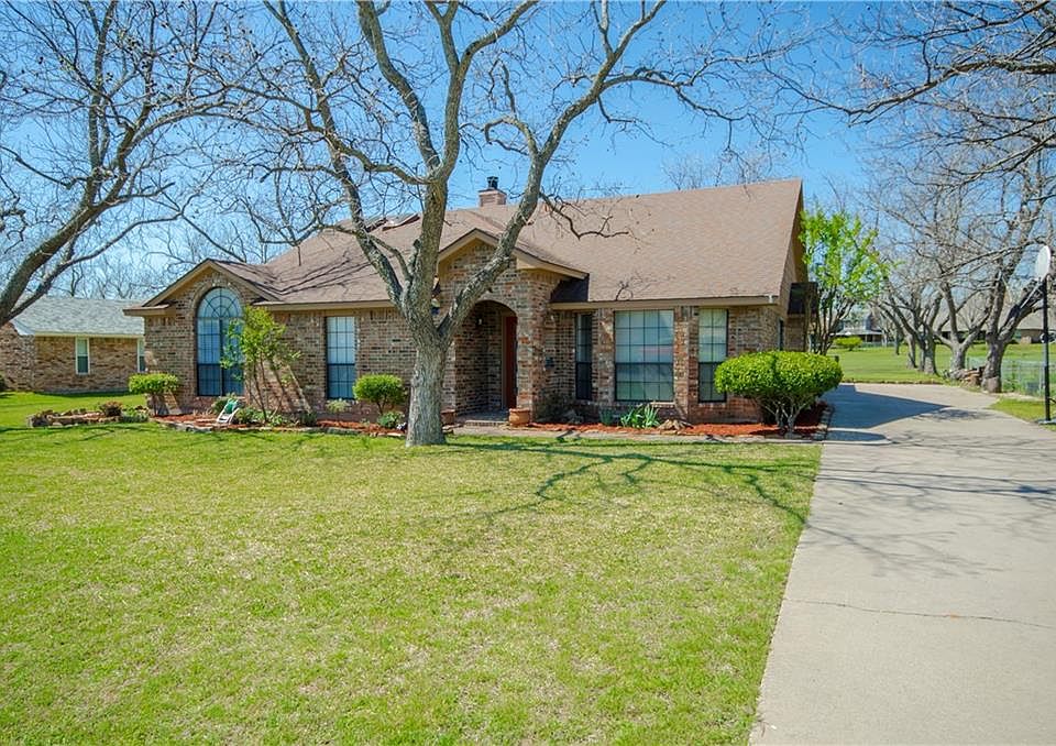 1st image of 8914 Woodlawn Dr