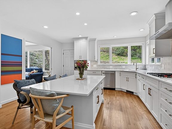 5th image of 76 Goodnough Rd