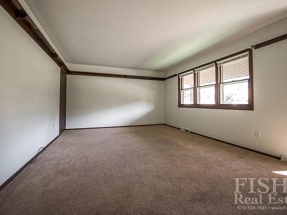 5th image of 215 Henry St