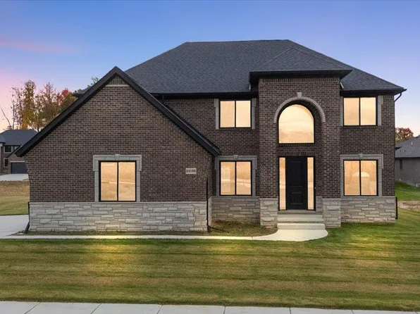 24166 Sawgrass Dr, Macomb, MI 48042