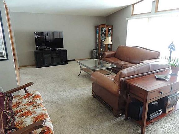 4th image of 4015 Northwood Dr NE