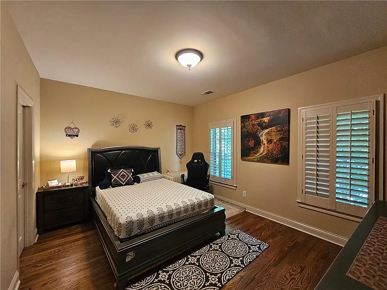10924 Waters Rd — Photo 32