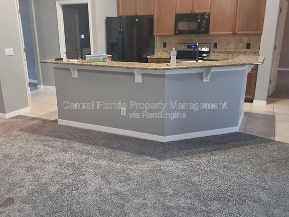 4th image of 909 Arbormoor Pl