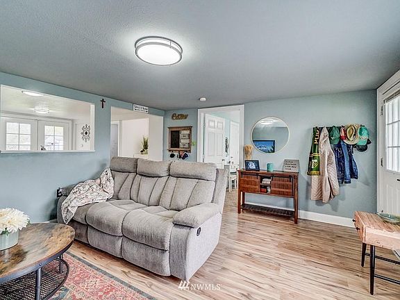 5th image of 15 Cummings Ave
