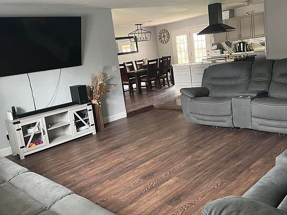 2nd image of 515 Willow Ave