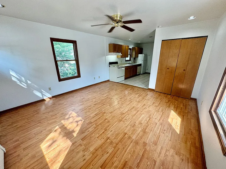 415 Ballard St — Photo 4