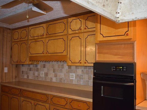 5th image of 136 Pecan Ln