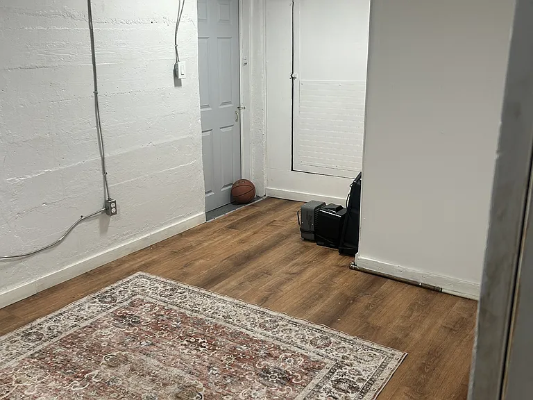 1015 Pine Ave #1 — Photo 4
