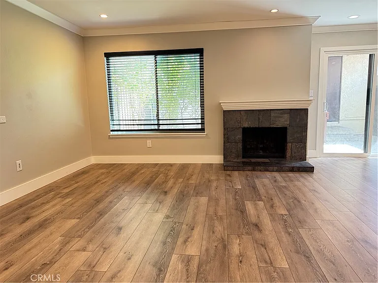 453 Heatherglen Ln — Photo 3