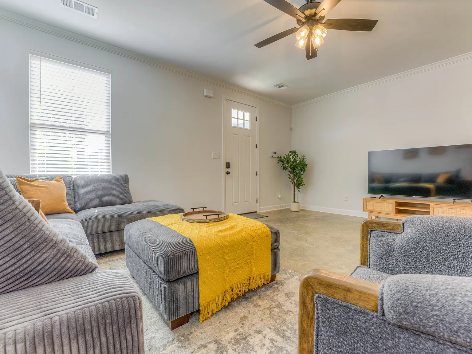 3 bed, 2.5 bath, 1850 sqft, $4,500 — Photo 4