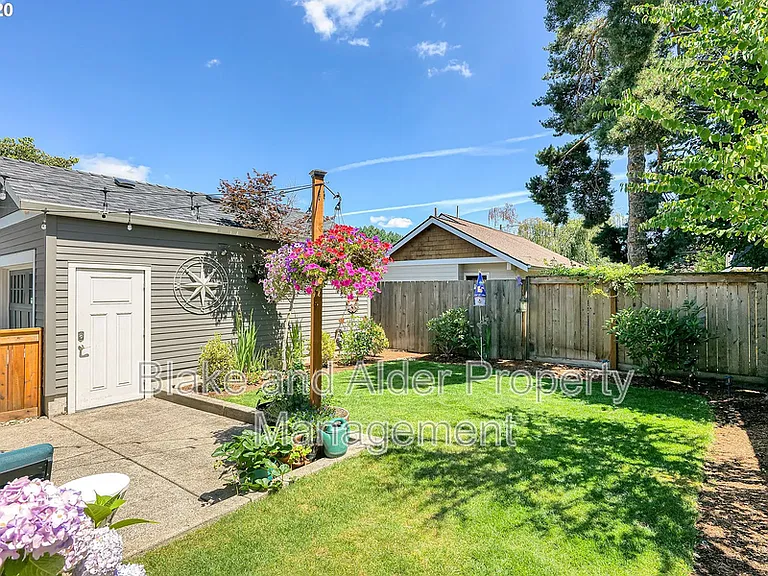 3938 NE 66th Ave — Photo 29