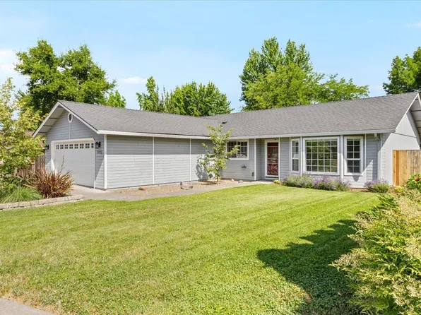 3073 Ruby Dr, Medford, OR 97504