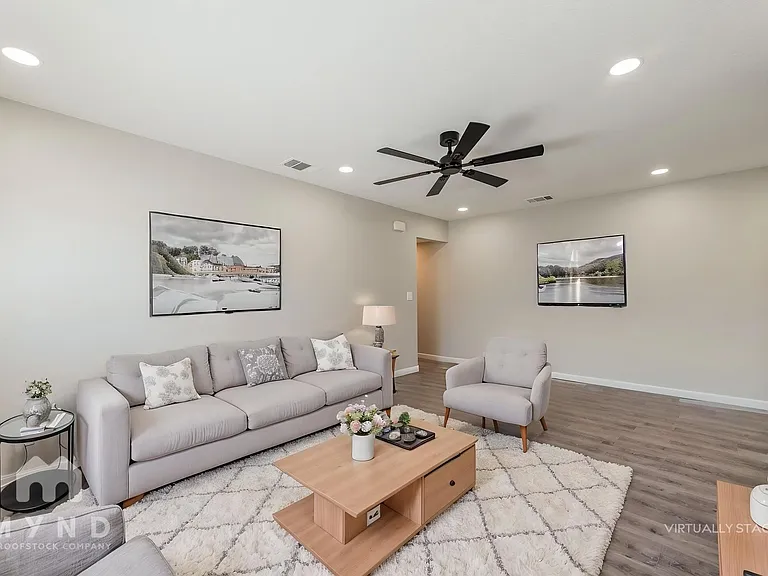 905 Carro Dr #4 — Photo 2