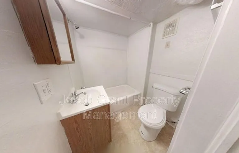 353 H St #3 — Photo 4