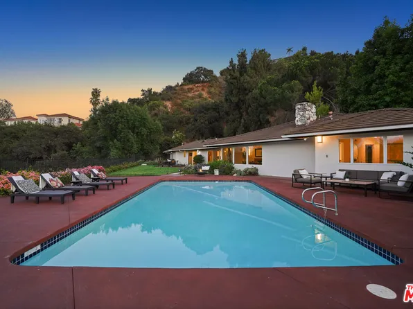 11107 Mountcastle Dr, Studio City, CA 91604