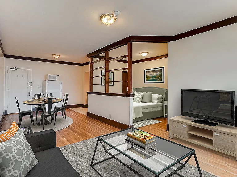 Lakesbury Apartments — Photo 1