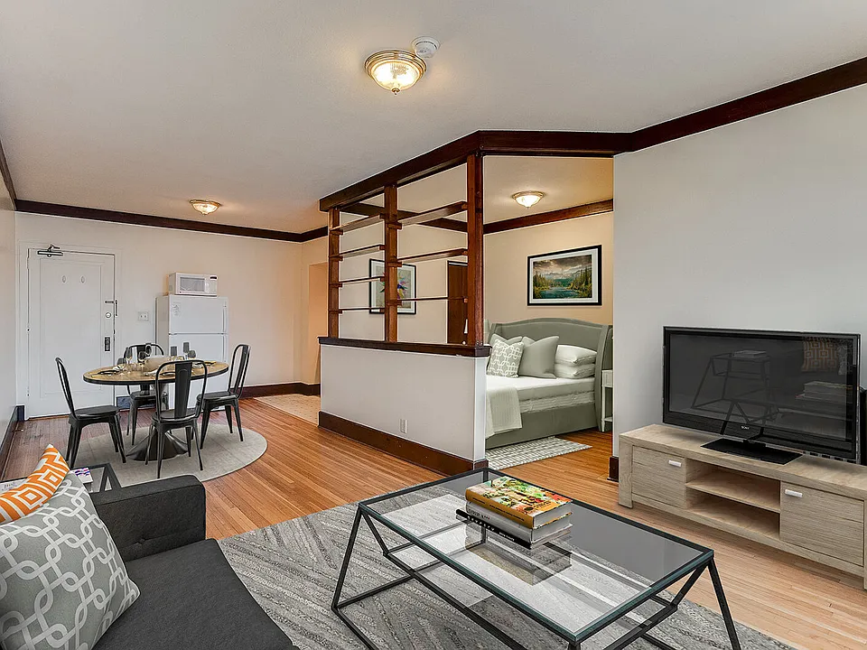 Lakesbury Apartments
