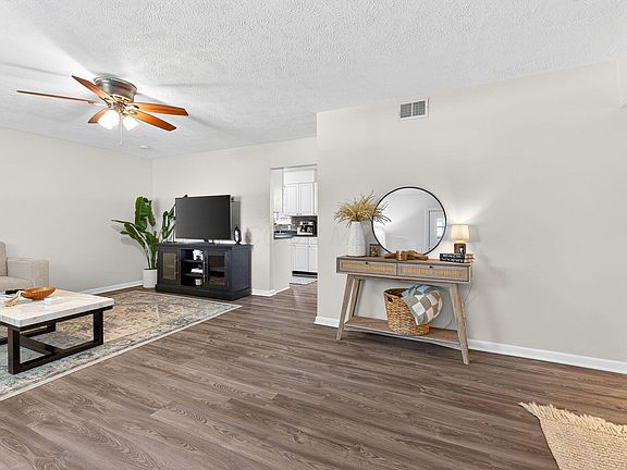 3rd image of 348 Iroquois Park Pl