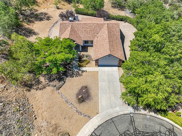 379 Badger Ct — Photo 36