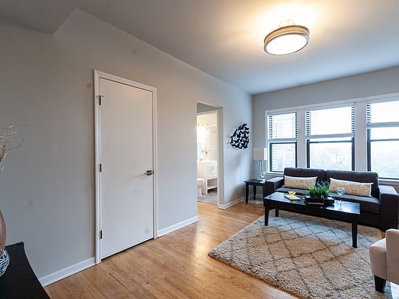 4th image of 931 W Leland Ave APT 102
