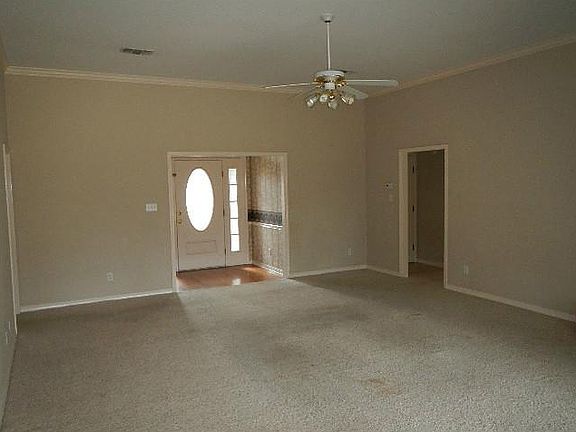 3rd image of 6009 Rosemead Cir