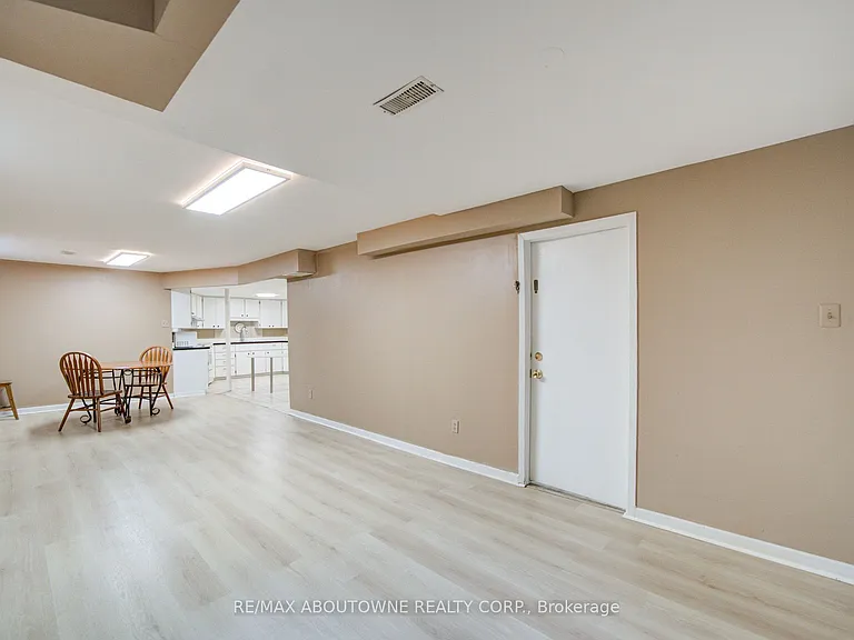 1156 Old Colony Rd #LOWER — Photo 5