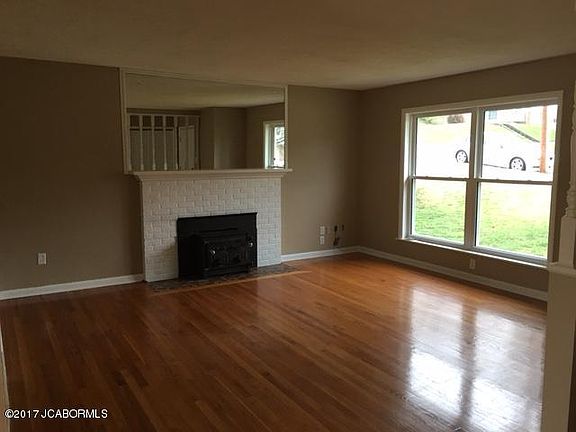 2nd image of 2306 Oakview Dr