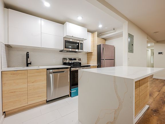 4th image of 405 W 46th St #Gf
