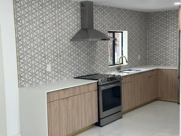 1340 NW 70th St, Miami, FL 33147