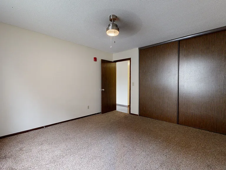 600 10th Ave Apartments — Photo 28