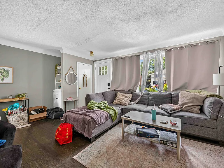 772 Netherlands Pl — Photo 4