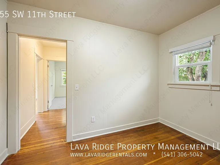 655 SW 11th St — Photo 13