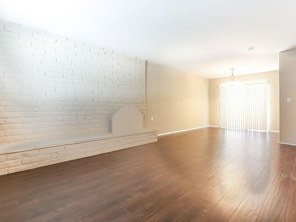 2nd image of 15947 Kittridge St