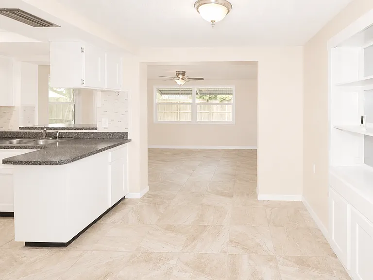 10801 Oldham Rd — Photo 5